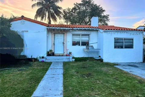 810 NW 17th Ct, Miami FL 33125