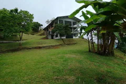 CAMINO A LA PLANTA SANTA BARBARA ANTIOQUIA, CO UIA