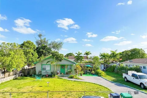 6738 SW 14th St, Miami FL 33144