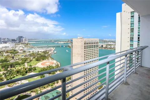 325 S Biscayne Blvd # 3918, Miami FL 33131