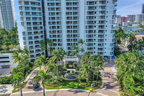 21050 Point Pl # 2106, Aventura FL 33180