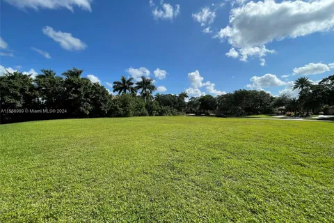 3836 Pine Lake Dr, Weston FL 33332