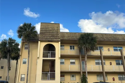 8465 Sunrise Lakes Blvd # 202, Sunrise FL 33322