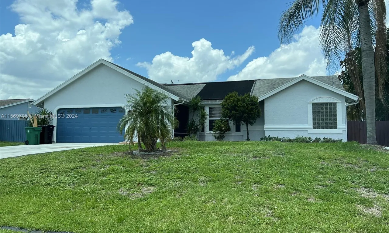 863 SW Mccomb Ave, Port St. Lucie FL 34953