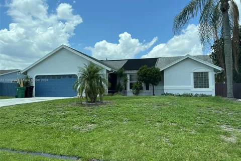 863 SW Mccomb Ave, Port St. Lucie FL 34953