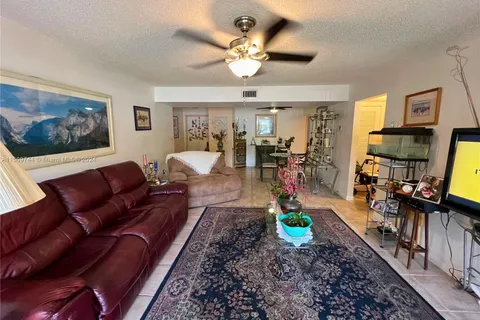 4040 N Hills Dr # 6, Hollywood FL 33021