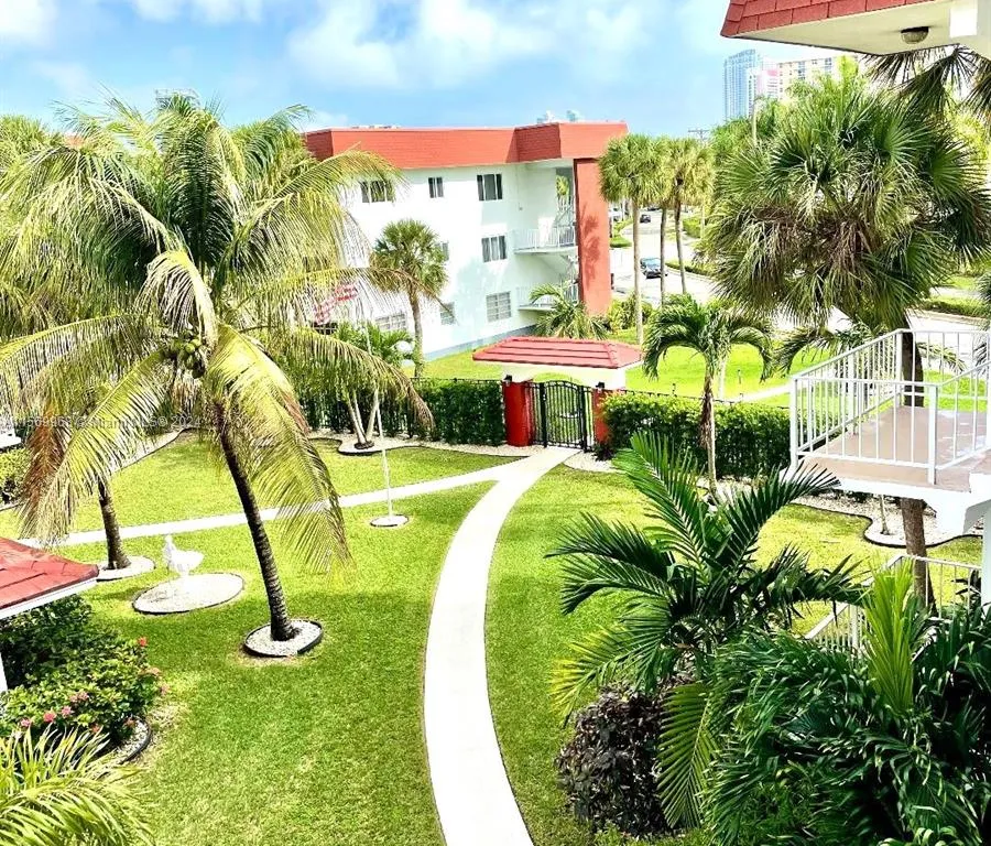 580 Egret Dr # 308, Hallandale Beach FL 33009