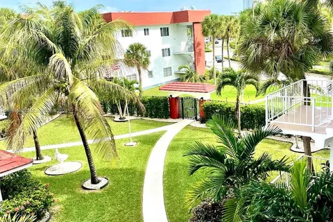 580 Egret Dr # 308, Hallandale Beach FL 33009