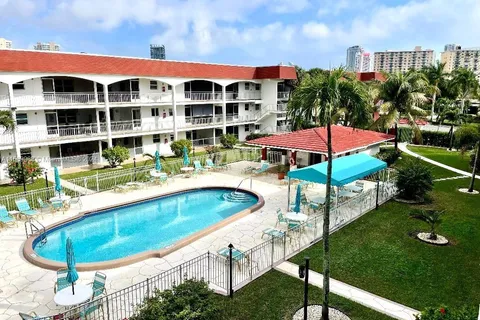 580 Egret Dr # 308, Hallandale Beach FL 33009