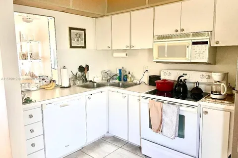 465 Paradise Isle Blvd # 101, Hallandale Beach FL 33009