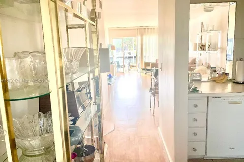 465 Paradise Isle Blvd # 101, Hallandale Beach FL 33009