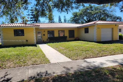 6750 White Oak Dr, Miami Lakes FL 33014