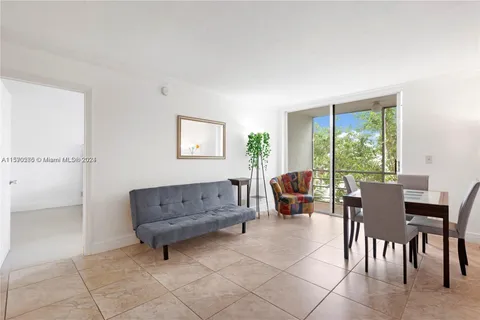 2935 NE 163rd St # 3F, North Miami Beach FL 33160