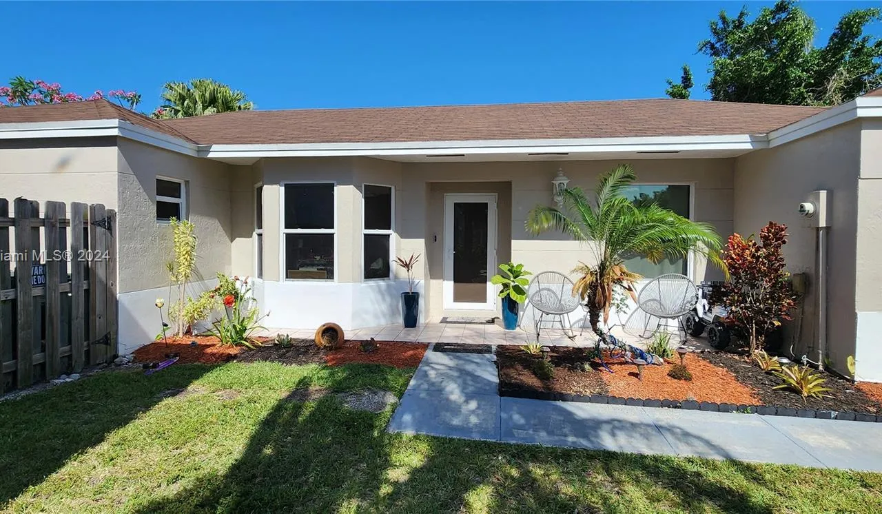 9829 SW 221st St, Cutler Bay FL 33190