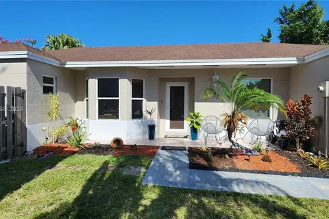 9829 SW 221st St, Cutler Bay FL 33190