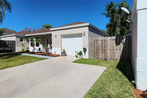 9829 SW 221st St, Cutler Bay FL 33190