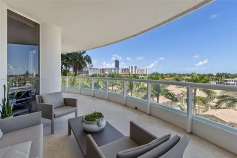 21050 Point Pl # 604, Aventura FL 33180