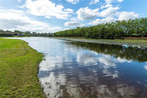 580 Cascade Falls Dr, Weston FL 33327