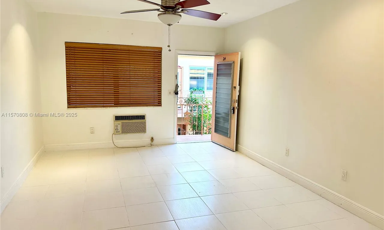 1050 Pennsylvania Ave # 24, Miami Beach FL 33139