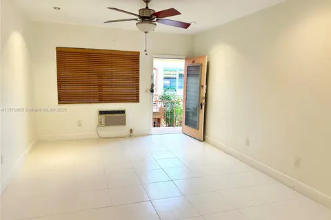 1050 Pennsylvania Ave # 24, Miami Beach FL 33139