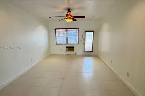 1050 Pennsylvania Ave # 24, Miami Beach FL 33139