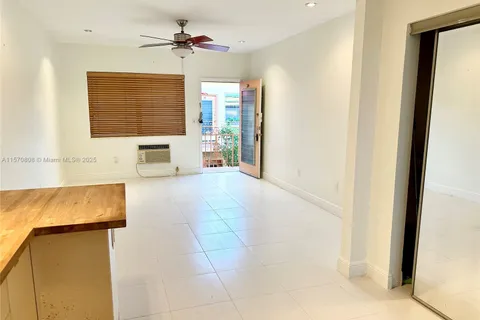 1050 Pennsylvania Ave # 24, Miami Beach FL 33139