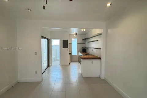 1050 Pennsylvania Ave # 24, Miami Beach FL 33139