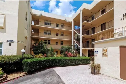 2871 Somerset Dr # 103, Lauderdale Lakes FL 33311