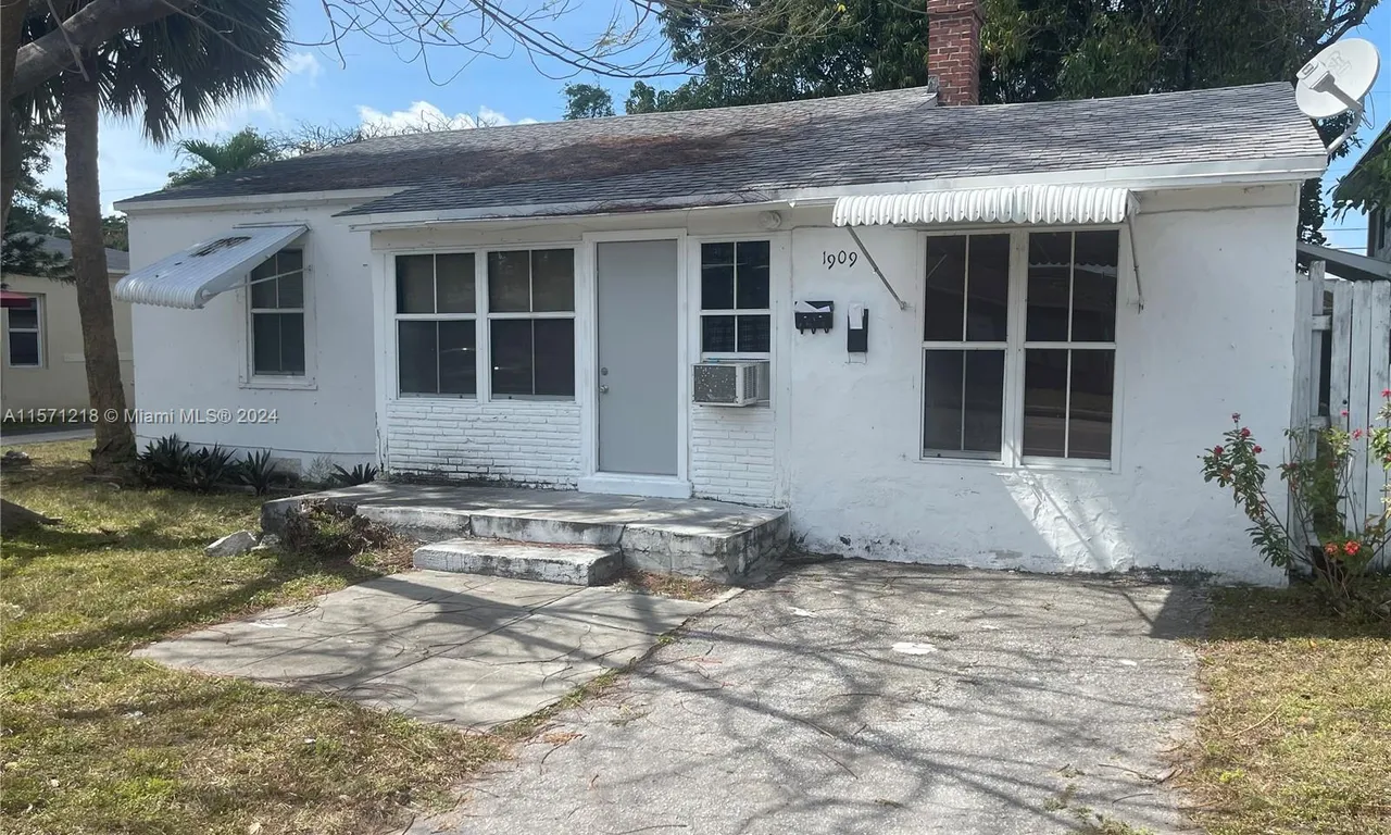 1909 Johnson St, Hollywood FL 33020