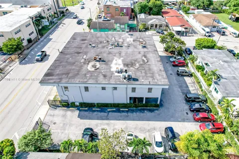 2433 NW 7th St, Miami FL 33125