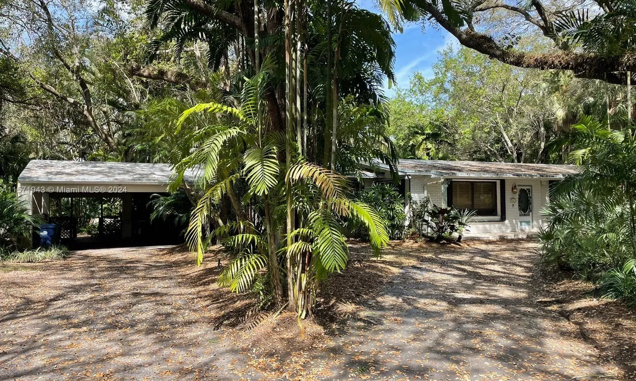 5845 SW 96th St, Pinecrest FL 33156