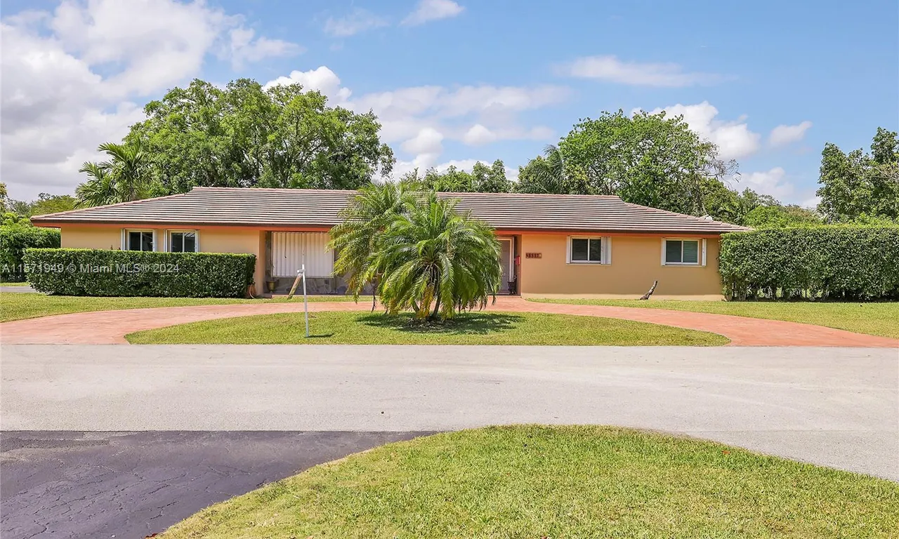 8817 SW 153rd Ter, Palmetto Bay FL 33157