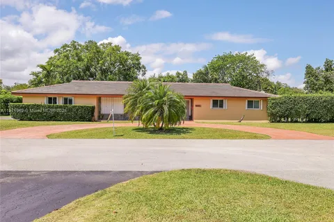 8817 SW 153rd Ter, Palmetto Bay FL 33157