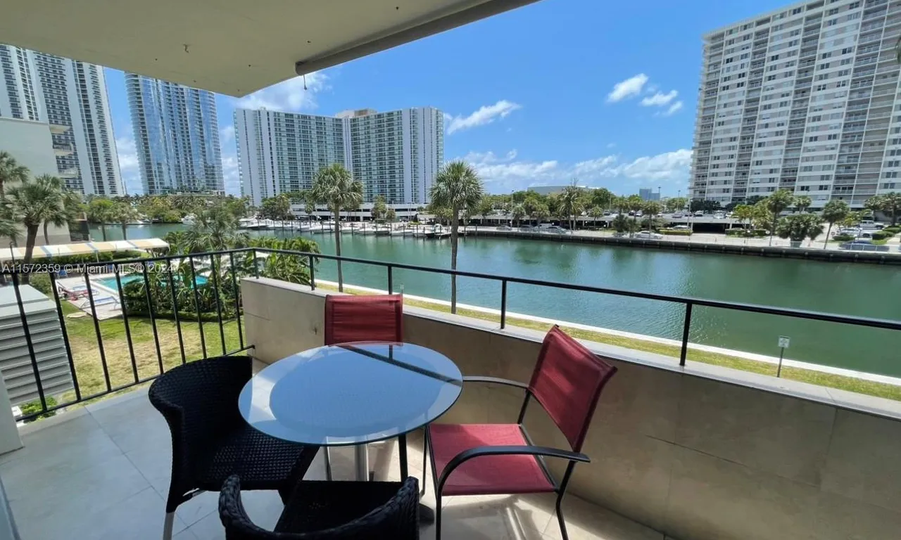 220 Kings Point Dr # 315, Sunny Isles Beach FL 33160