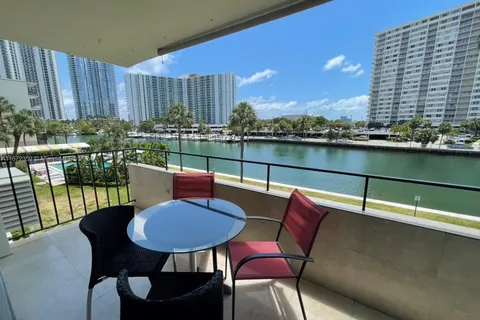 220 Kings Point Dr # 315, Sunny Isles Beach FL 33160