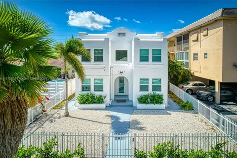 1836 Dewey St, Hollywood FL 33020