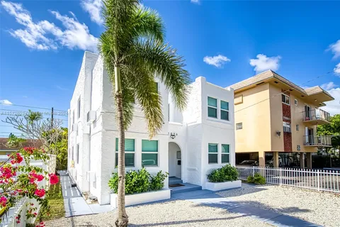 1836 Dewey St, Hollywood FL 33020