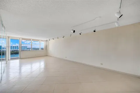 250 174th St # 1818, Sunny Isles Beach FL 33160