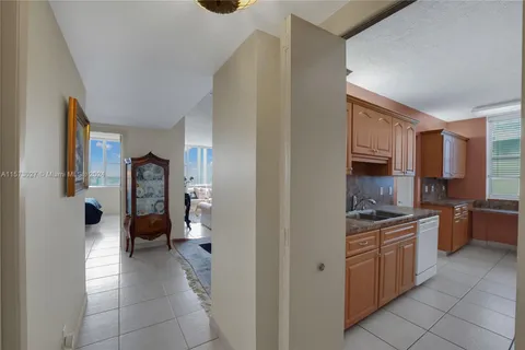 4350 Hillcrest Dr # 901, Hollywood FL 33021