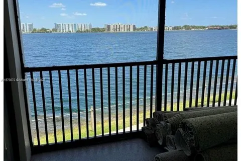 117 Lake Emerald Dr # 202, Oakland Park FL 33309