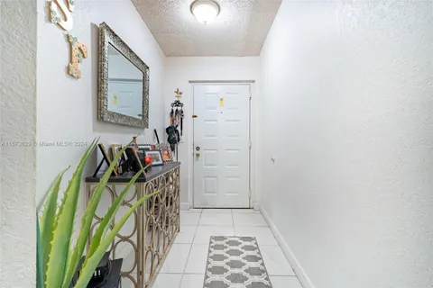 8323 Lake Dr # 303, Doral FL 33166