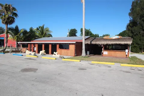 10017 N HWY 441, FL 34972