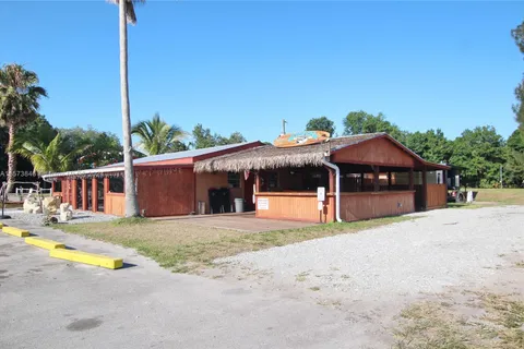 10017 N HWY 441, FL 34972