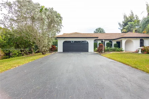 4490 SW 105th Ave, Davie FL 33328