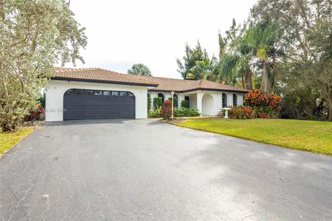 4490 SW 105th Ave, Davie FL 33328