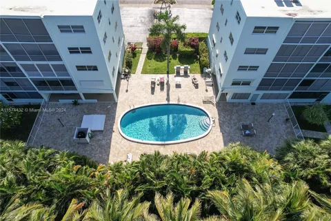 700 NE 14th Ave # 405, Hallandale Beach FL 33009