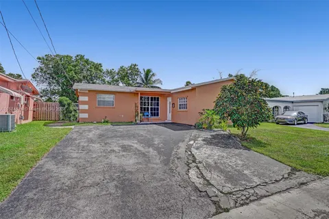 8520 NW 24th Pl, Sunrise FL 33322