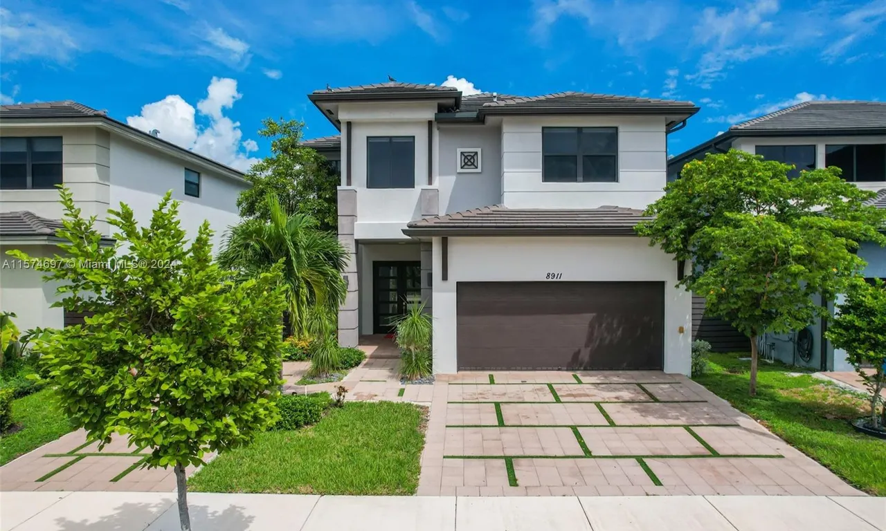 8911 NW 160th Ter, Miami Lakes FL 33018