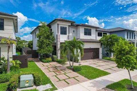 8911 NW 160th Ter, Miami Lakes FL 33018