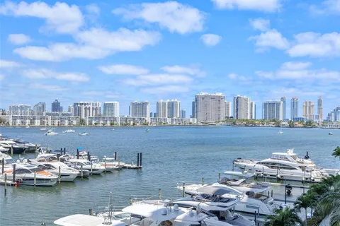 17111 Biscayne Blvd # 401, North Miami Beach FL 33160